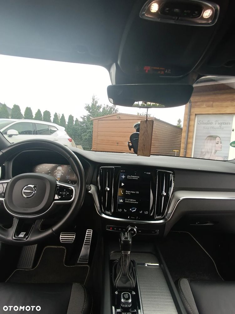 Volvo V60 D4 Geartronic R-Design - 25