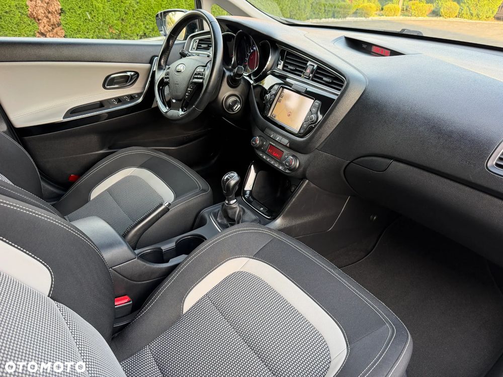 Kia Ceed 1.6 GDI ISG Dream-Team Edition - 15