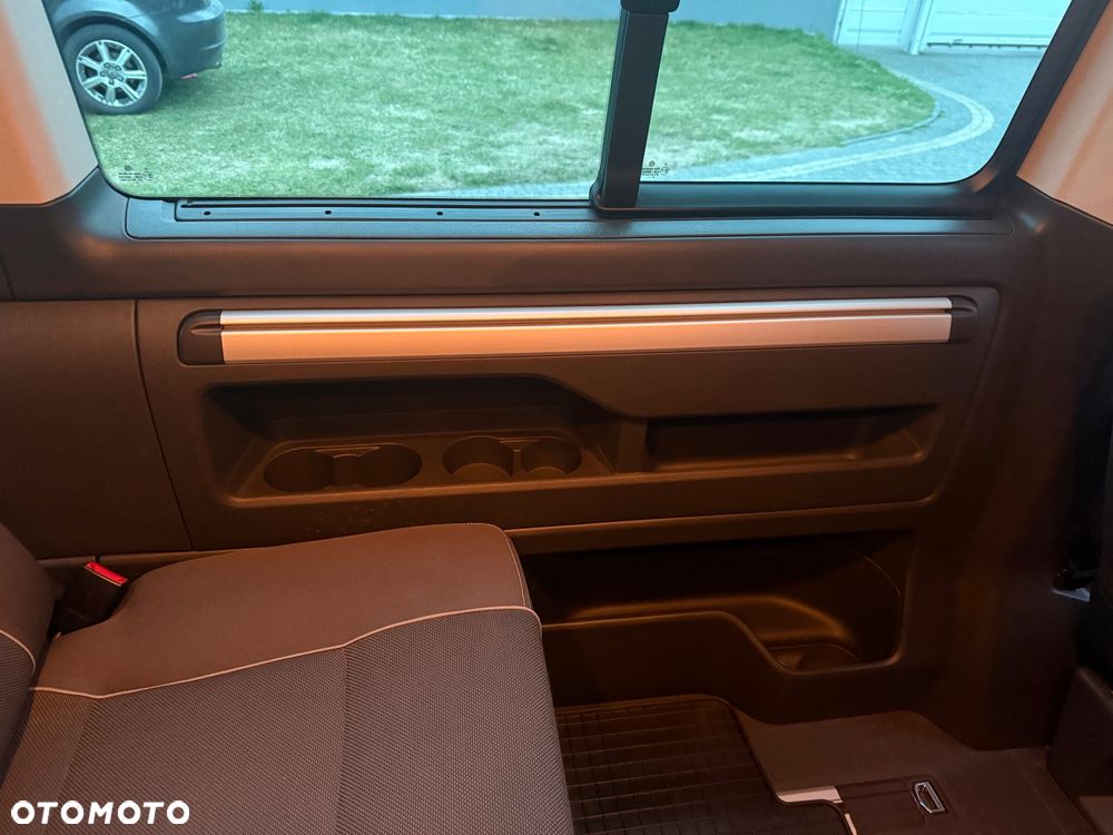 Volkswagen Multivan - 28