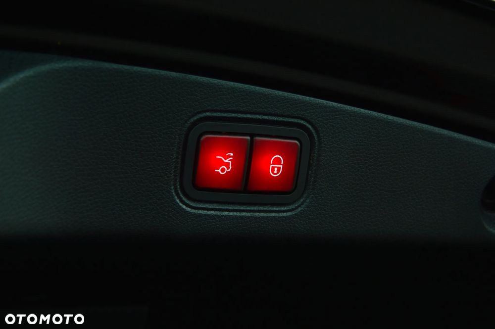 Mercedes-Benz Klasa E 400 4-Matic 9G-TRONIC - 14