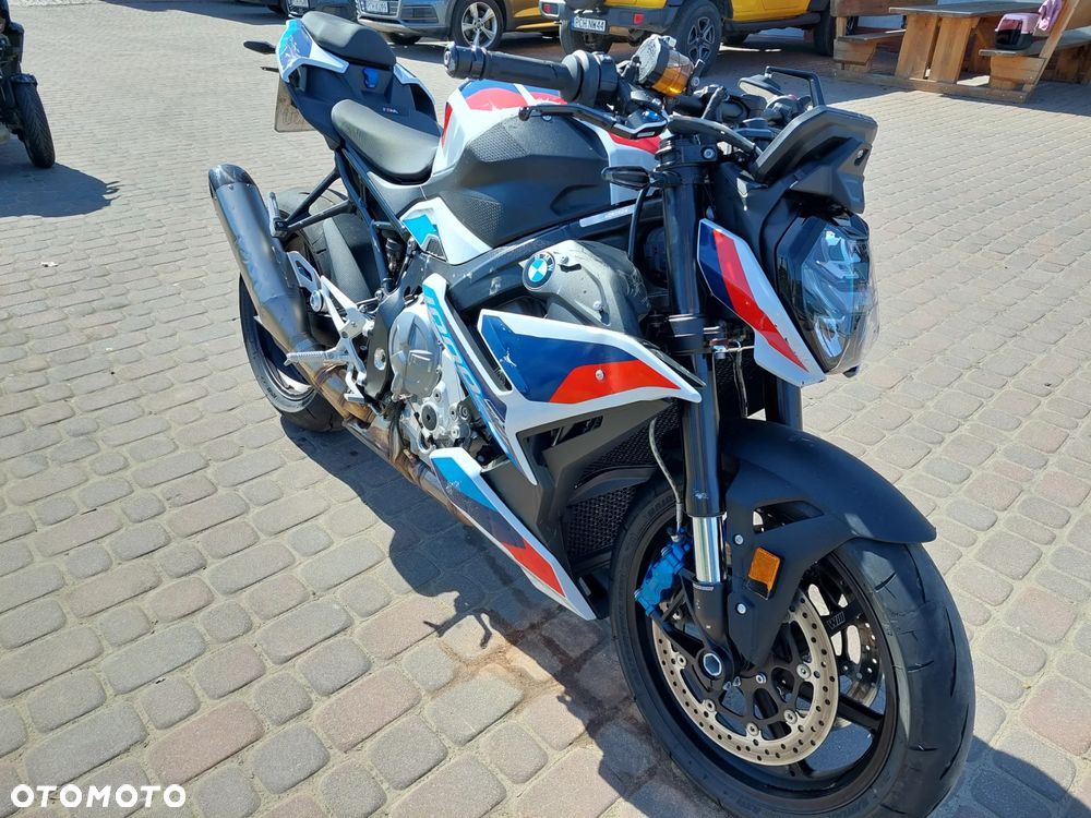 BMW S - 9
