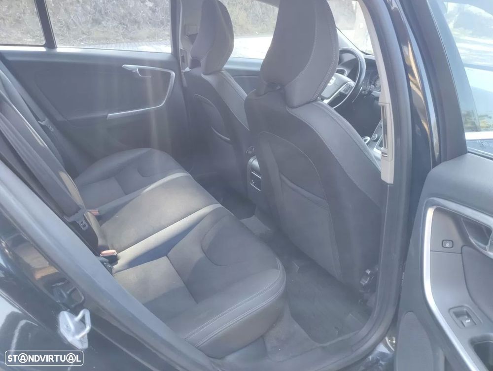 Volvo V60 2.0 D4 Momentum Eco Geartronic - 18
