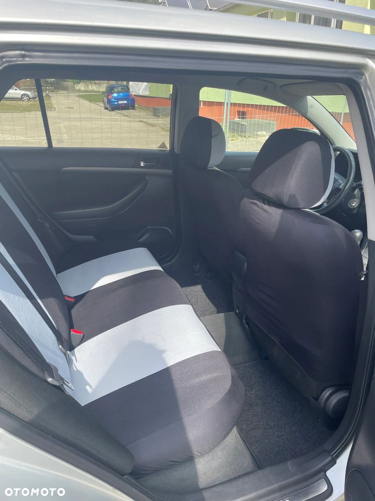 Toyota Avensis 2.0 VVT-i Sol plus - 10