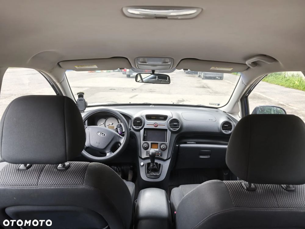 Kia Carens - 11