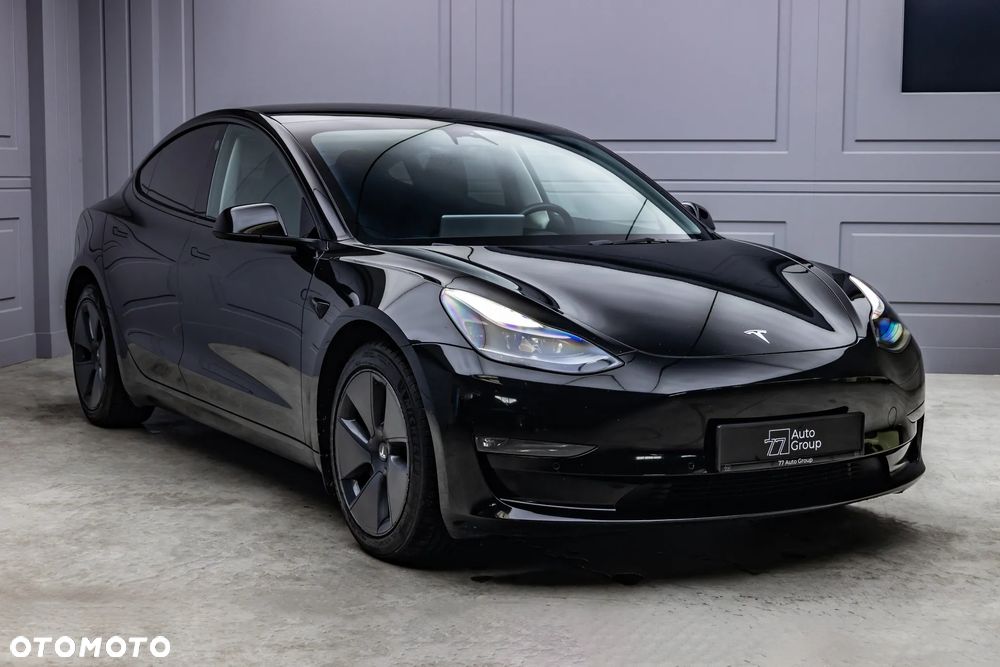 Tesla Model 3 - 4