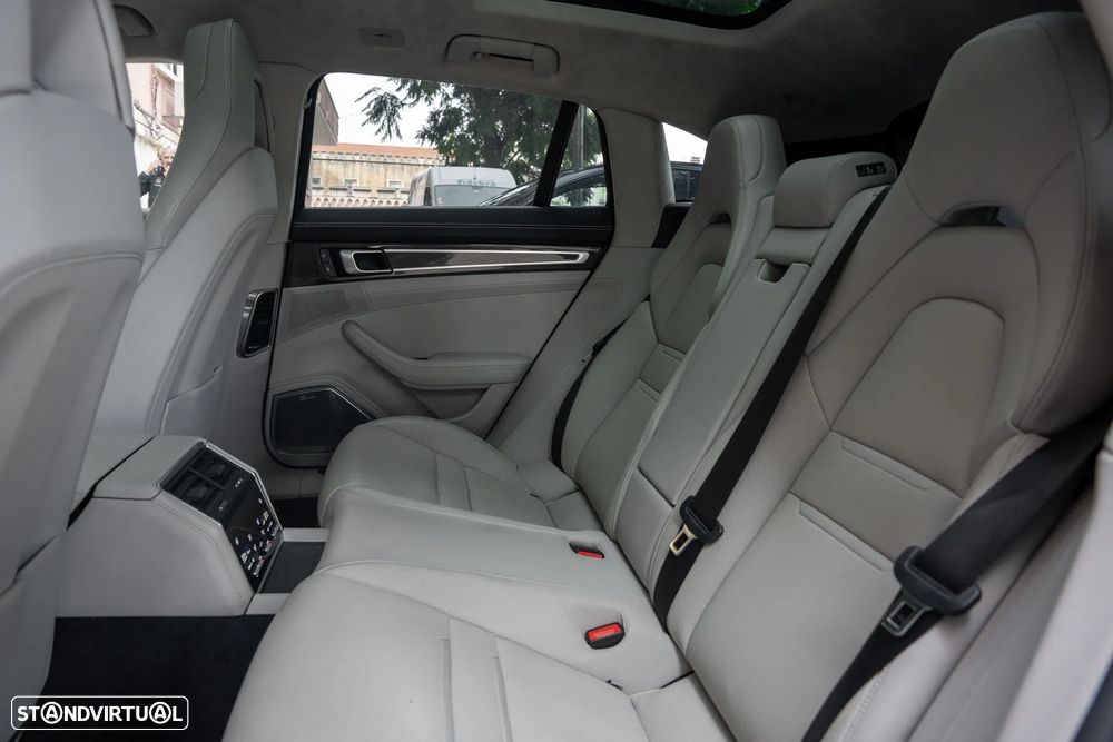 Porsche Panamera Sport Turismo Turbo S E-Hybrid - 12