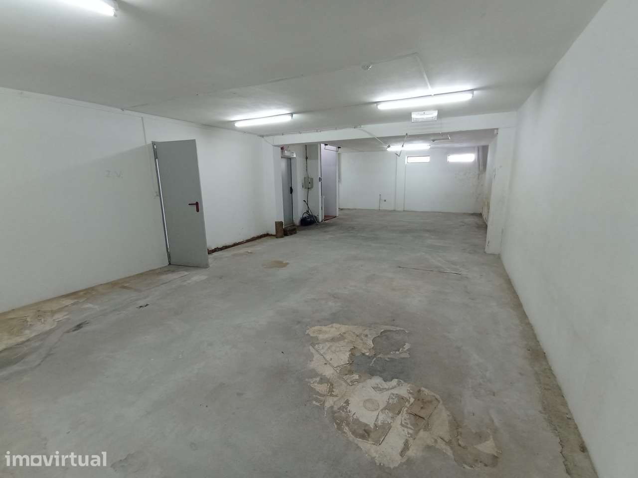 Espaço comercial em Darque (Cidade Nova) junto à EN13 e Farmácia - Grande imagem: 2/5