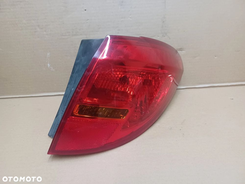 LAMPA TYLNA PRAWA OPEL MERIVA B - 1