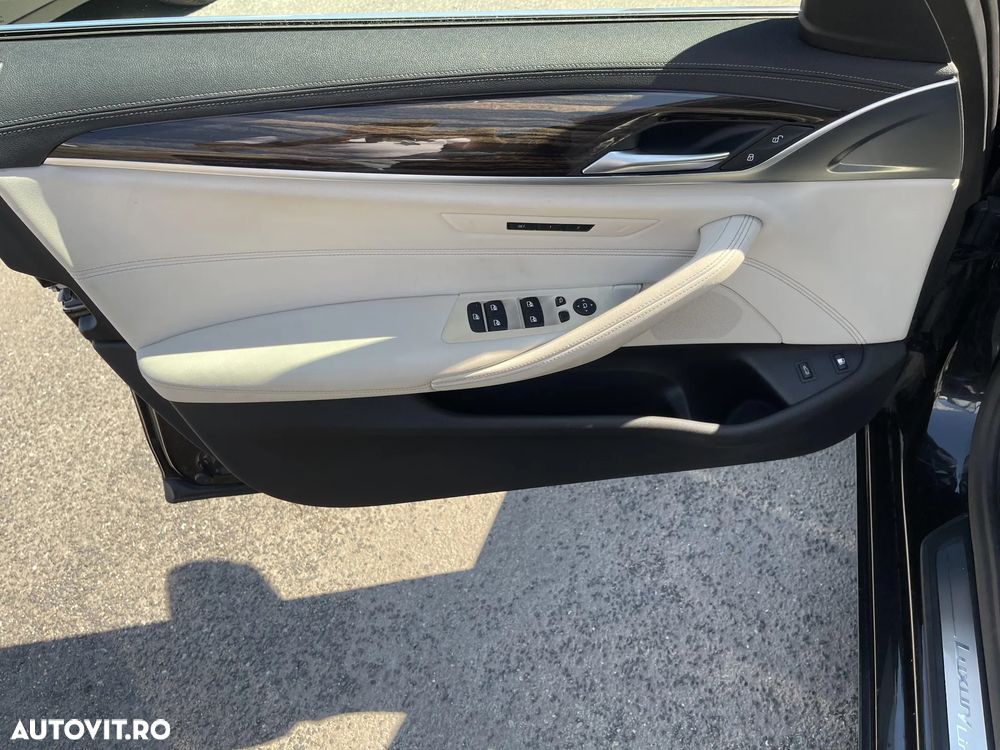 BMW Seria 5 530e Aut. Luxury Line - 29