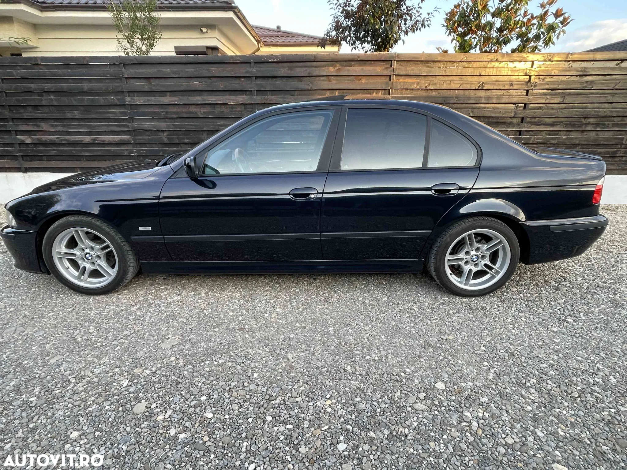 BMW Seria 5 520i - 4