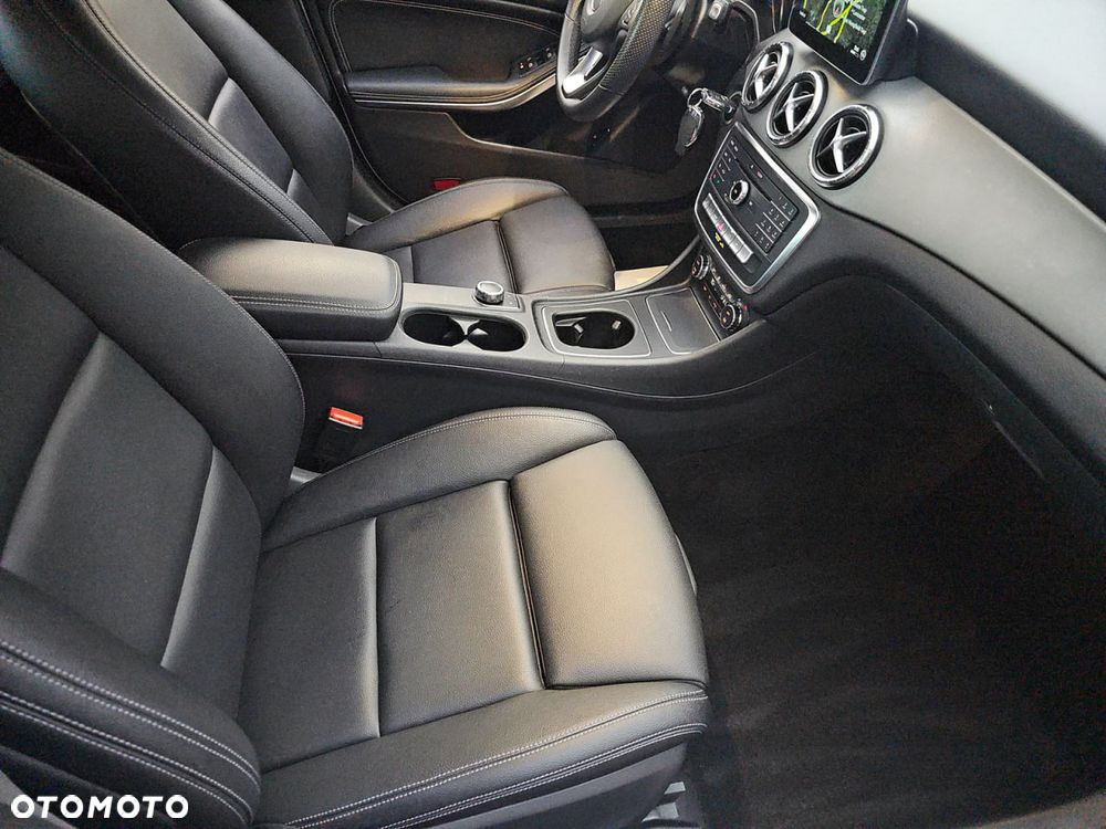 Mercedes-Benz CLA 250 4Matic 7G-DCT - 9