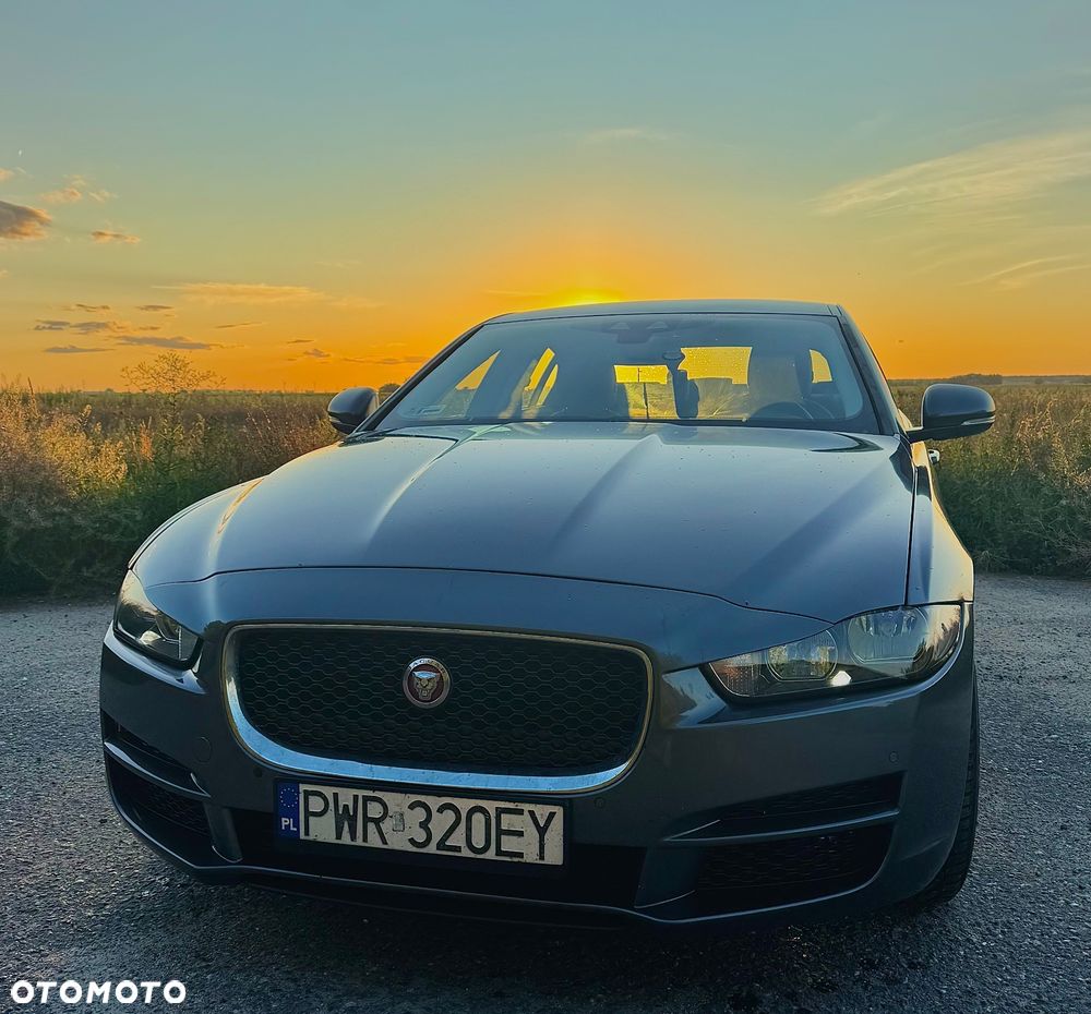 Jaguar XE 2.0 D Prestige - 2