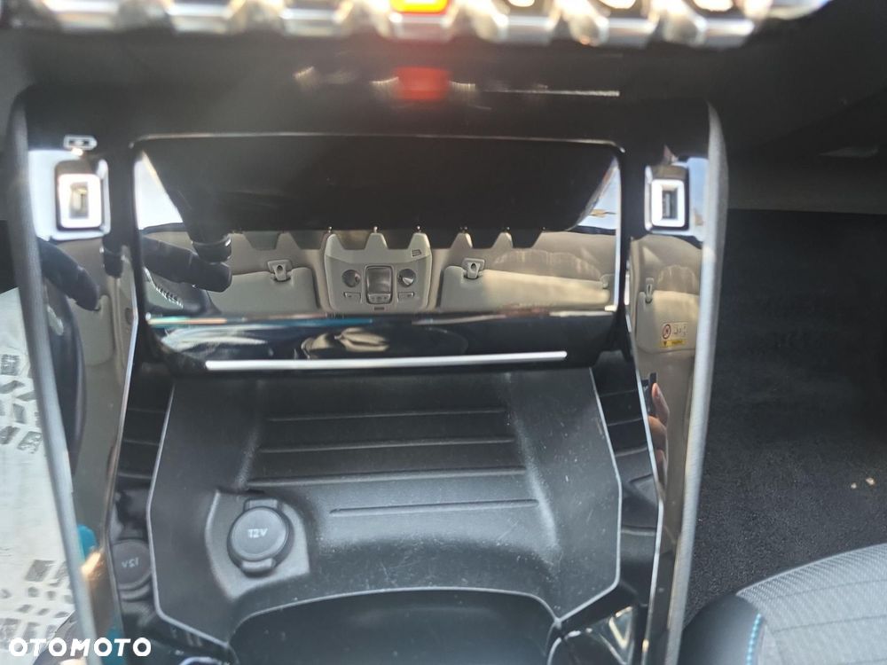 Peugeot 2008 1.5 BlueHDi Allure S&S - 13