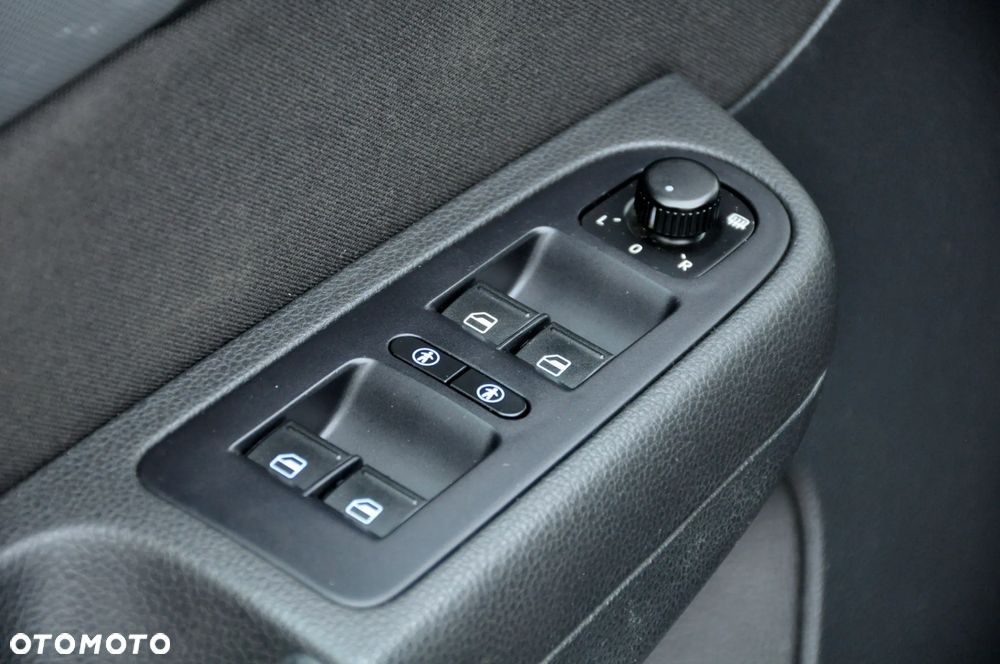 Volkswagen Sharan 2.0 TDI DSG BlueMotion Technology Comfortline - 39