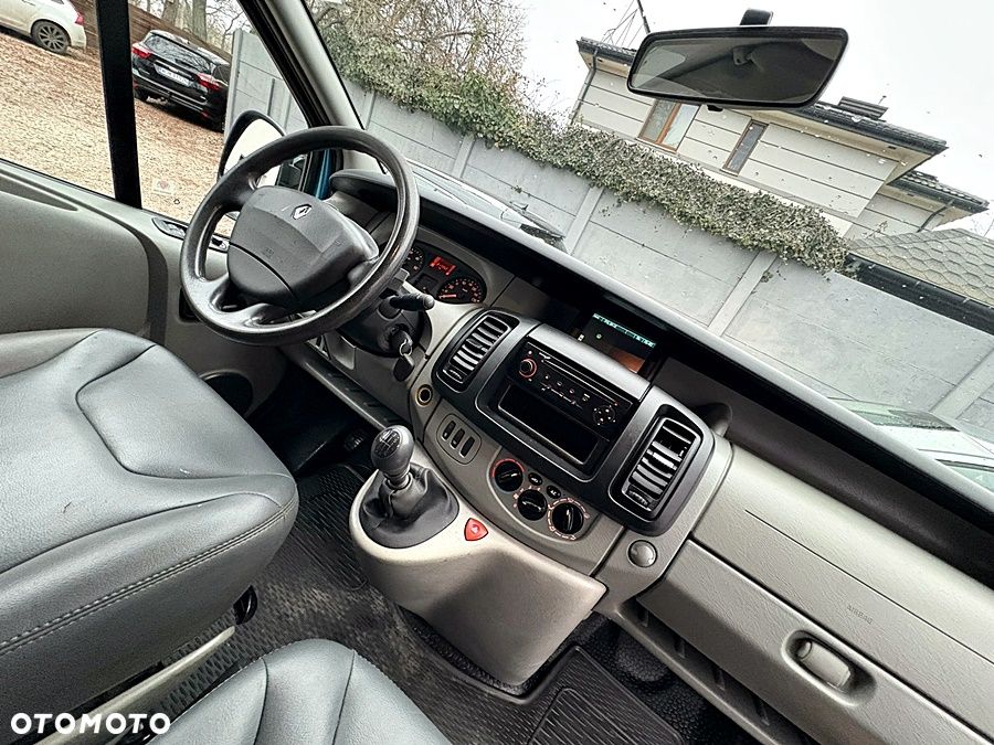 Renault TRAFIC 2.0 dCi na łańcuchu 6 biegów Klima Nawigacja Skóra Elektryka B ładnie utrzymany Oryg 217 tys km 1 Właściciel Bagażnik dachowy Drabina 2007 rok - 23