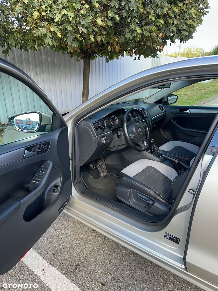 Volkswagen Jetta 1.4 TSI Highline - 17