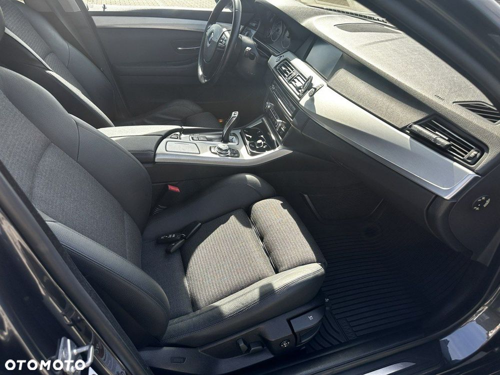BMW Seria 5 530d Touring - 15