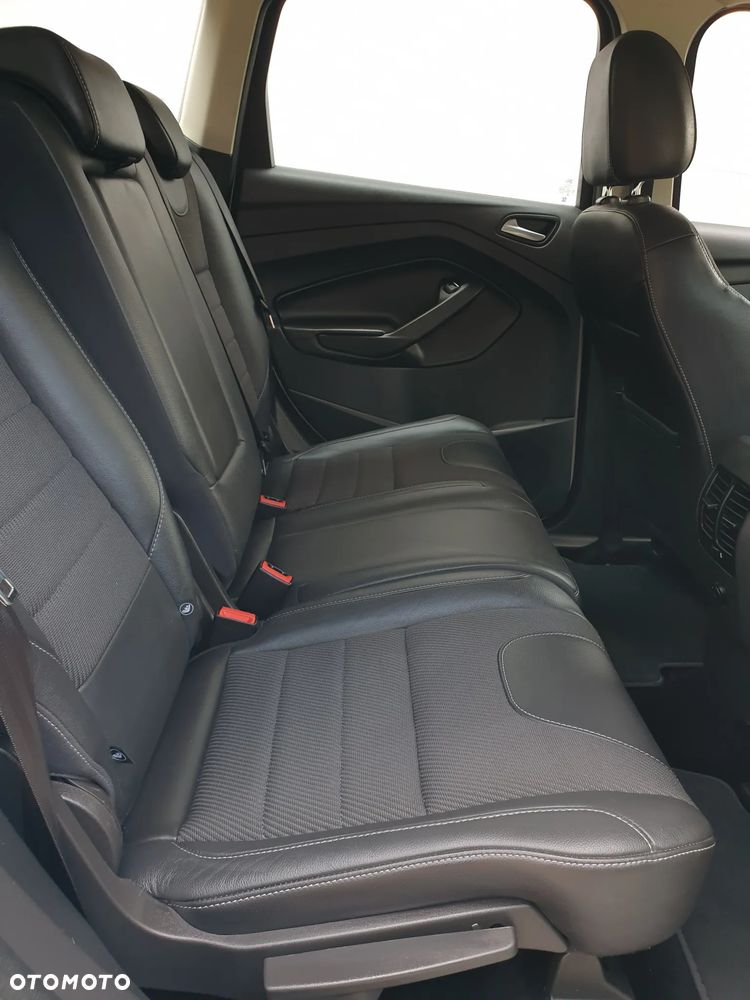 Ford Kuga 2.0 TDCi 4x4 Titanium - 37