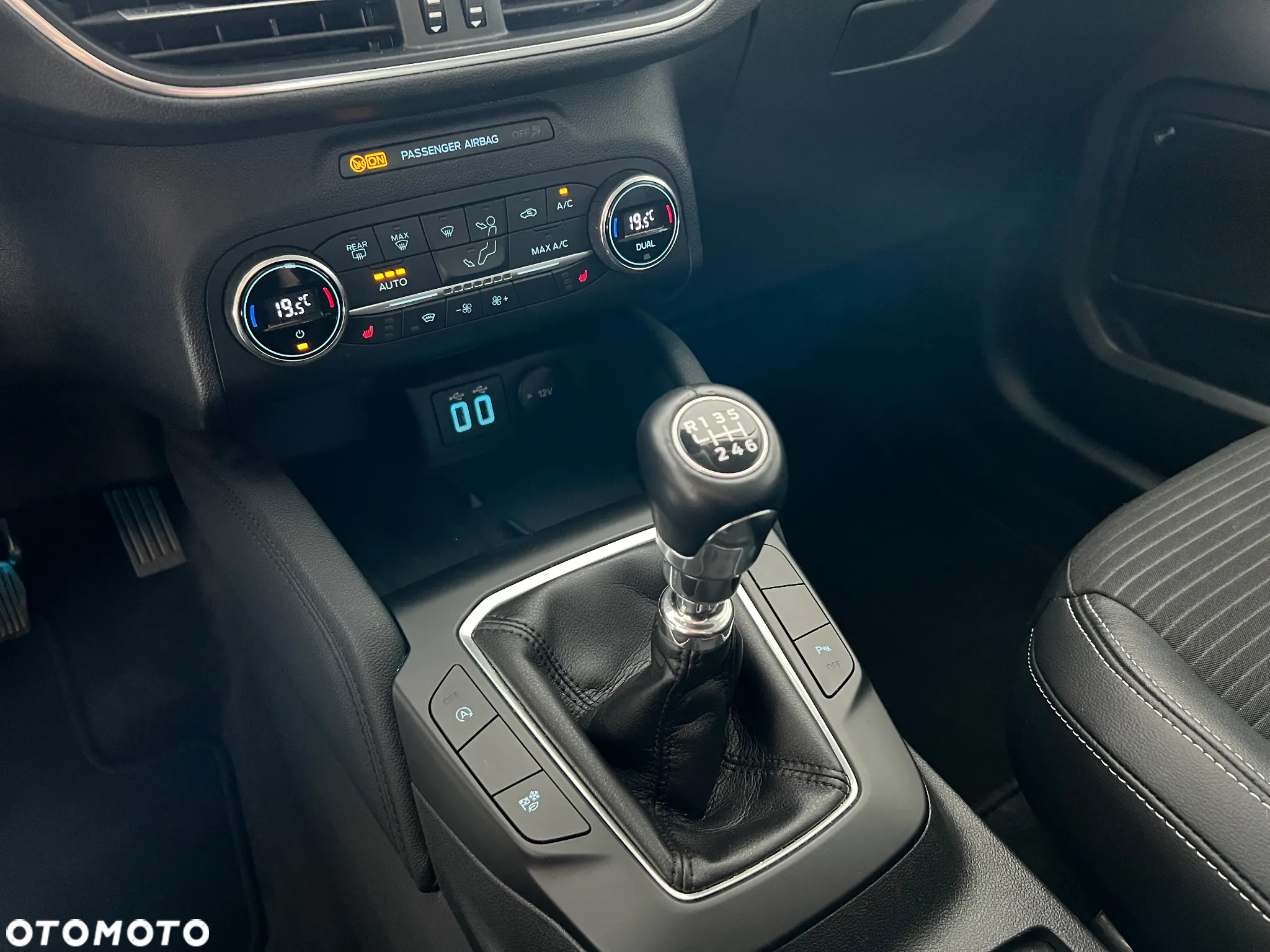 Ford Kuga 1.5 EcoBoost FWD Titanium - 34