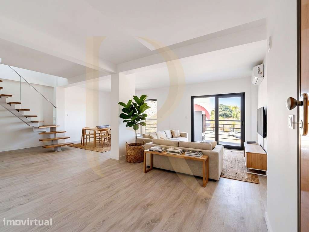 Apartamento T3 duplex com parqueamento e arrecadação com condomínio... - Grande imagem: 2/25