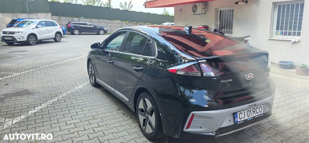 Hyundai IONIQ - 7
