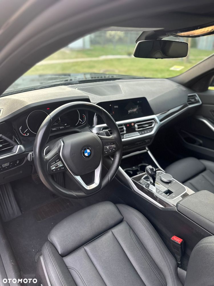 BMW Seria 3 330i - 11