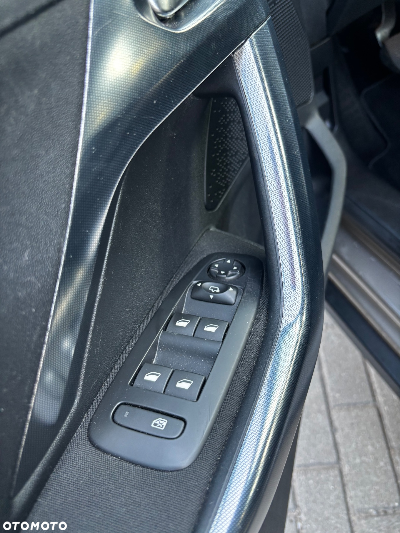 Peugeot 2008 1.2 Pure Tech GPF Allure S&S - 32