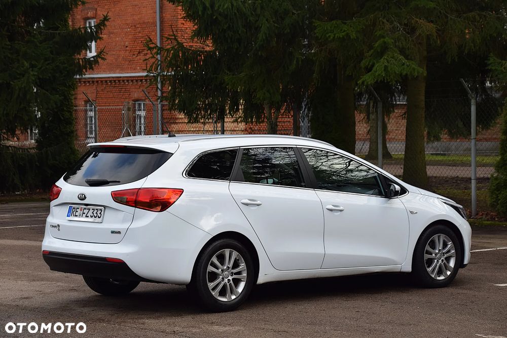 Kia Ceed 1.6 CRDi 128 Fifa World Cup Edition - 18