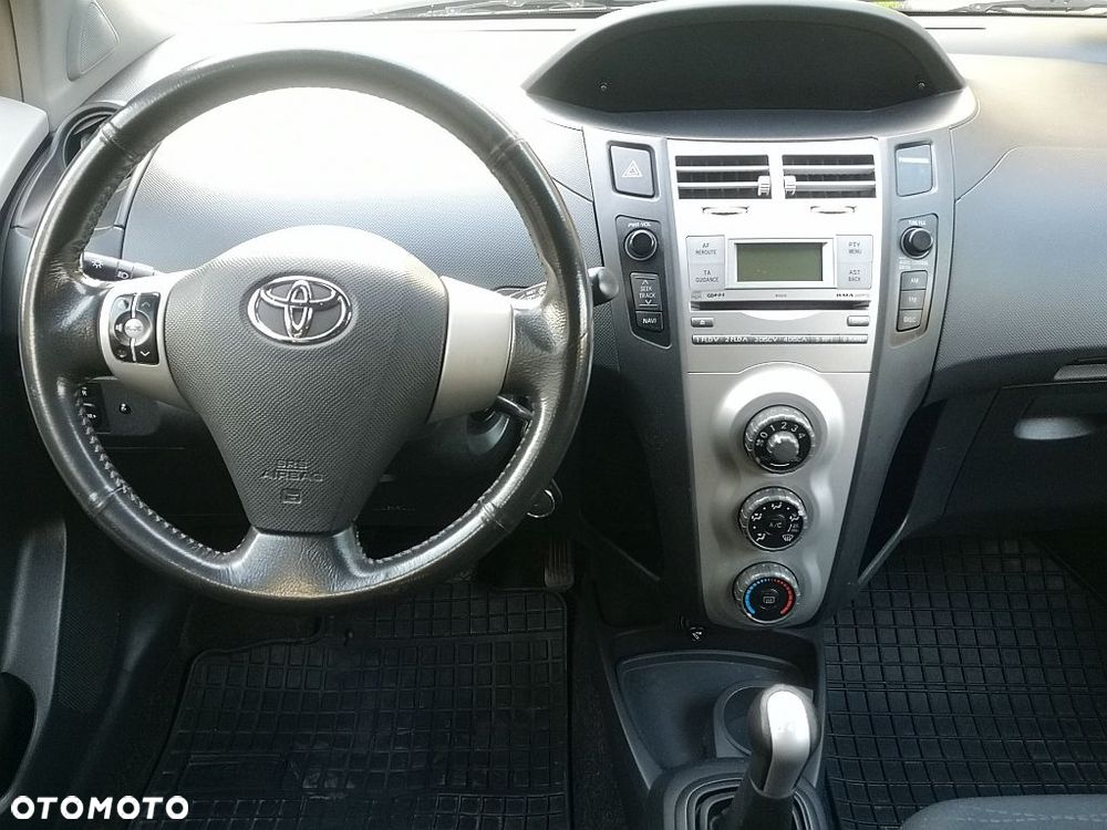 Toyota Yaris - 17