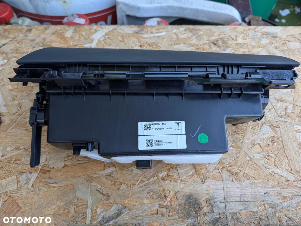 SCHOWEK PASAŻERA TESLA X PLAID 156304199K - 2