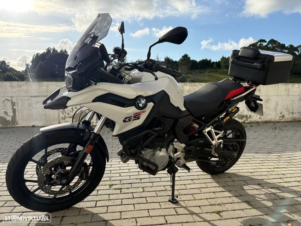 BMW F 750 GS 853 Cilindrada - 3
