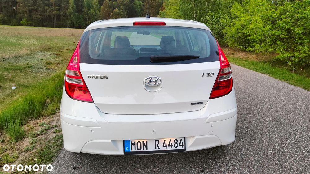 Hyundai i30 1.6 CRDi FIFA WM Edition - 12