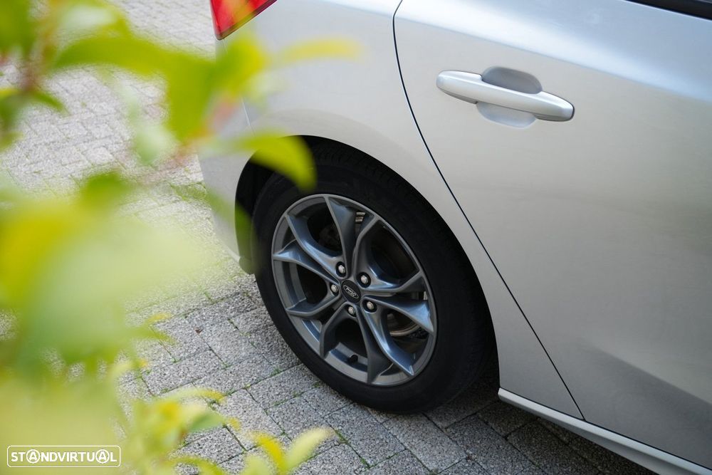 Ford Focus 1.0 EcoBoost MHEV ST-Line - 32