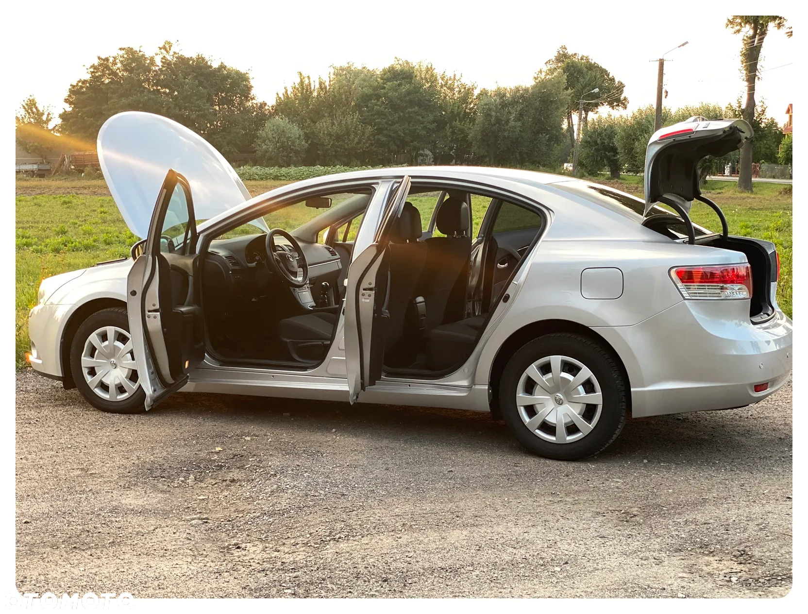 Toyota Avensis 1.6 - 13