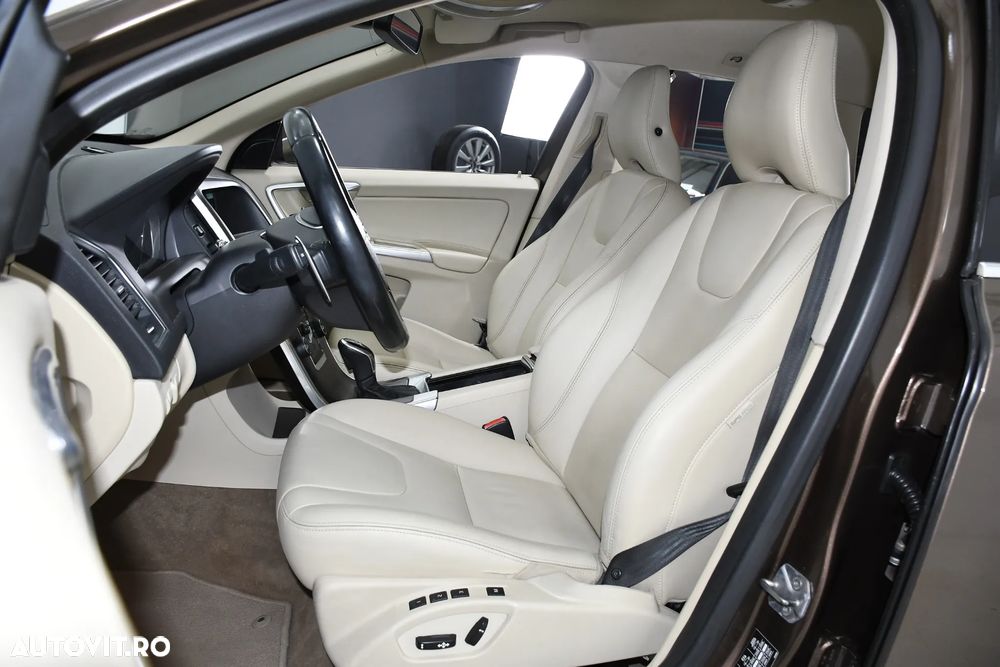 Volvo XC 60 D4AWD Summum - 15