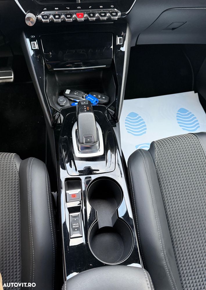 Peugeot 2008 PureTech 130 EAT8 GT Pack - 35