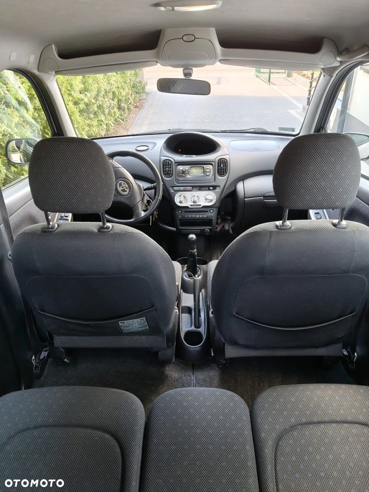 Toyota Yaris Verso 1.3 - 6