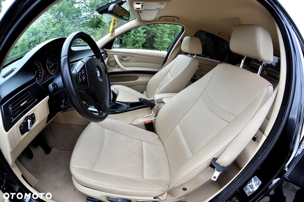 BMW Seria 3 318i Edition Exclusive - 18