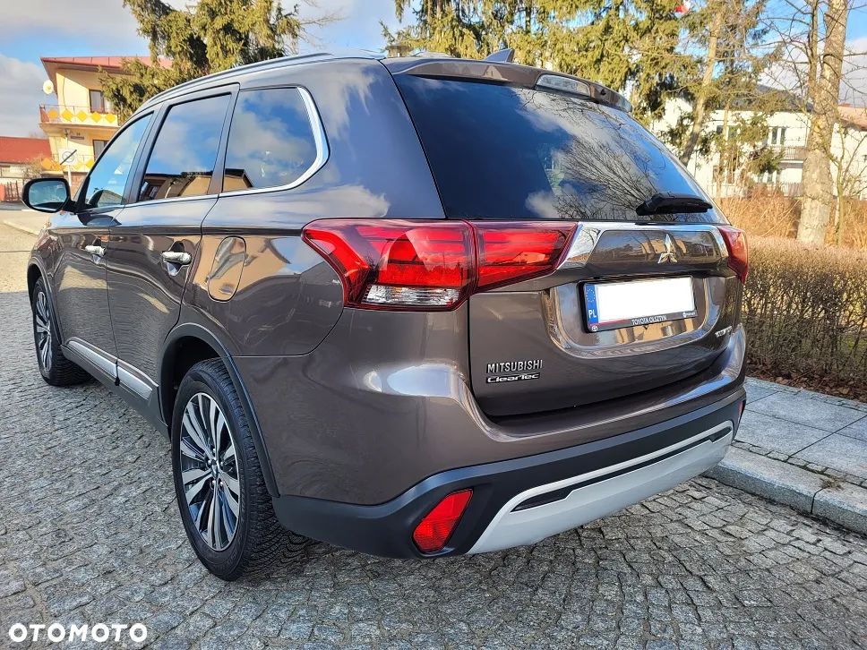 Mitsubishi Outlander 2.0 Intense + Navi 4WD CVT - 29