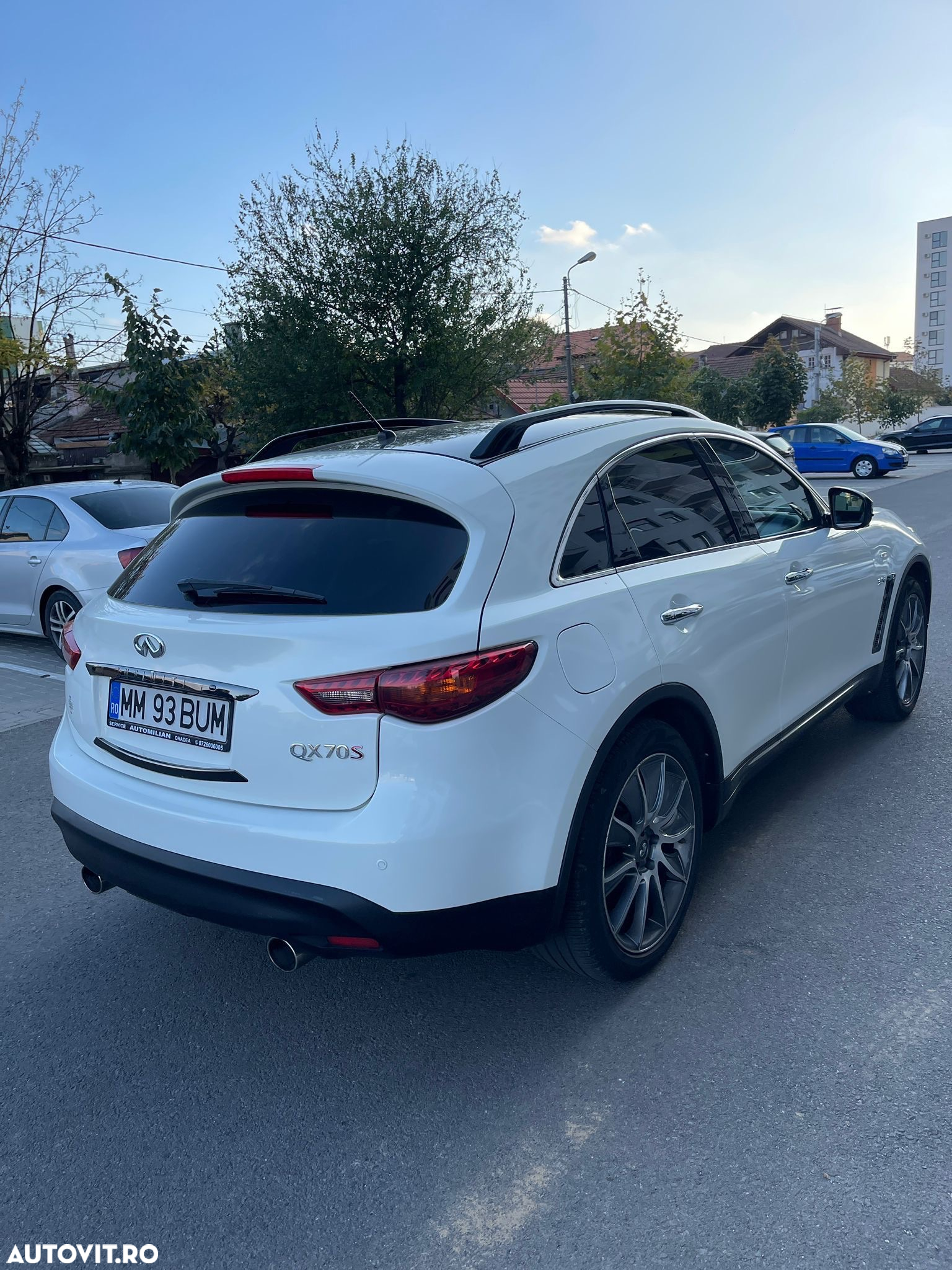 Infiniti QX70 - 4
