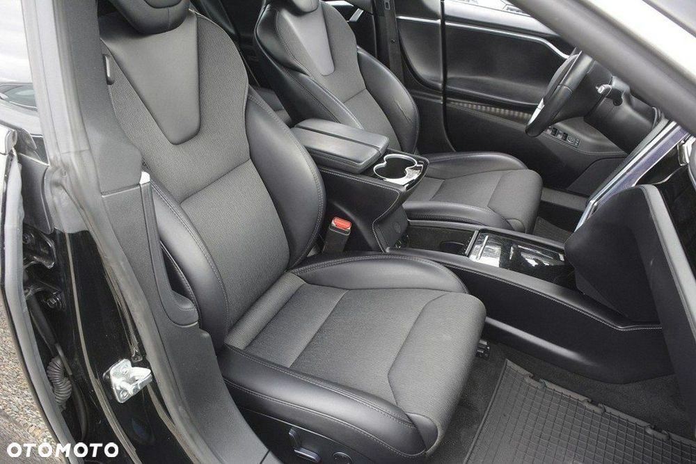Tesla Model S - 21