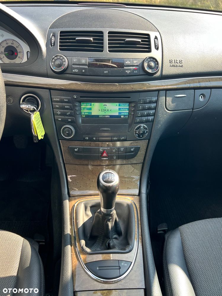 Mercedes-Benz Klasa E 200 CGI BlueEffICIENCY Avantgarde - 16