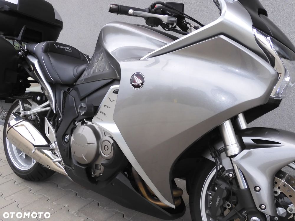 Honda VFR - 3