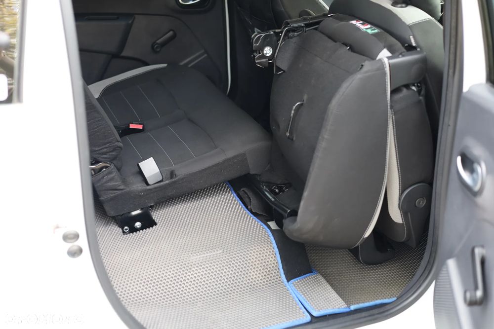 Dacia Lodgy 1.6 SCe Stepway S&S - 26