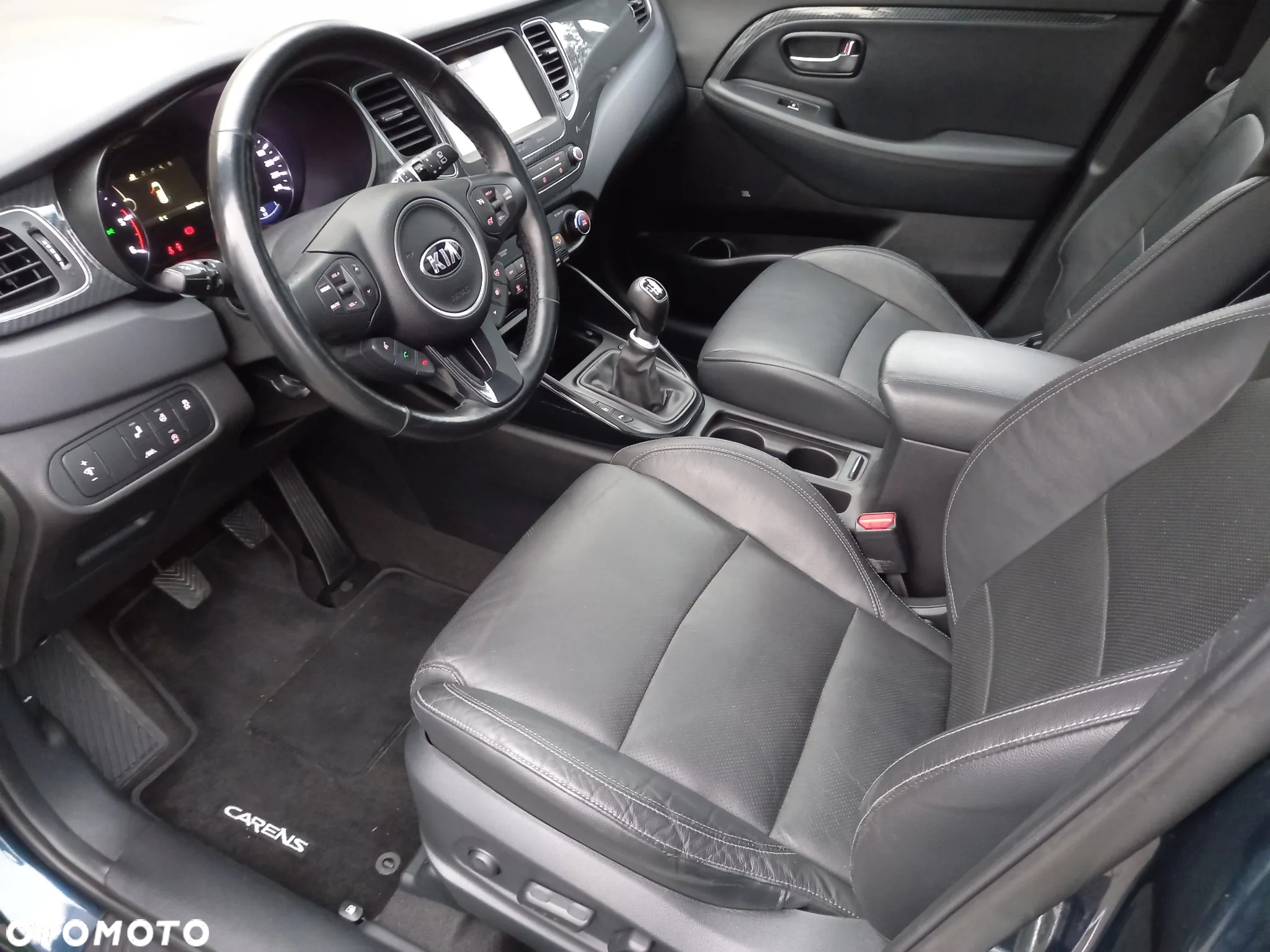Kia Carens 1.7 CRDi Business Line 7os - 25