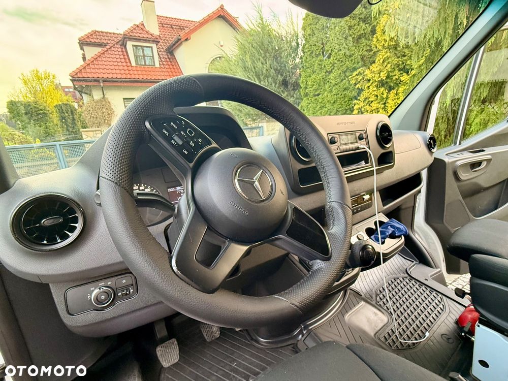 Mercedes-Benz Sprinter - 9