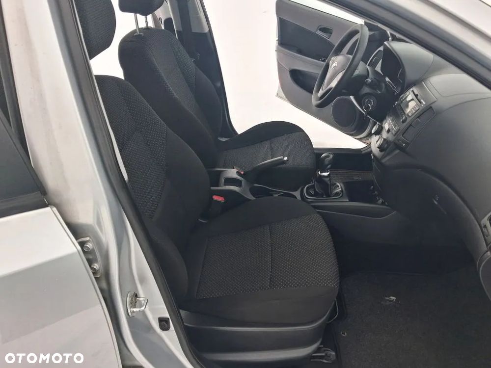 Hyundai i30 1.4 Comfort EU5 - 18