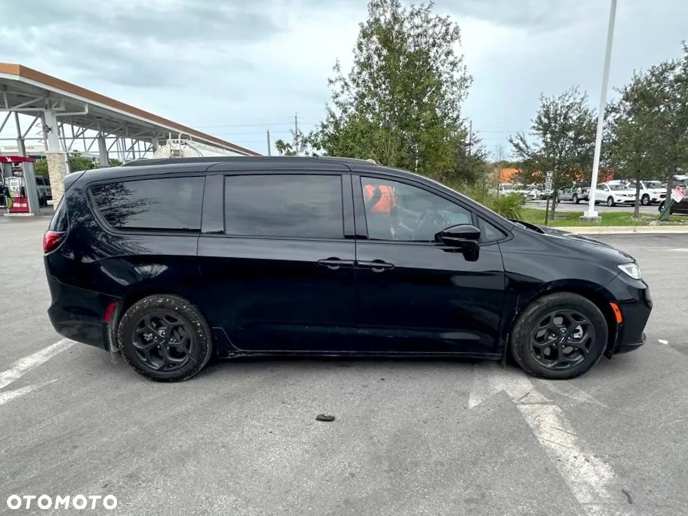 Chrysler Pacifica - 2