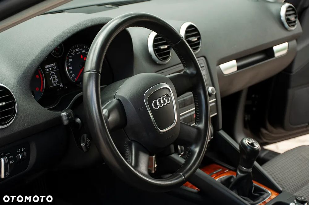 Audi A3 Sportback 2.0 TDI DPF S line Sportpaket - 23