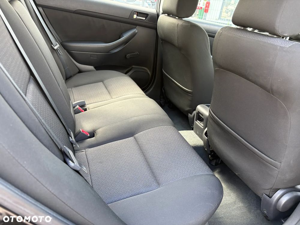 Toyota Avensis 2.0 D-4D - 20